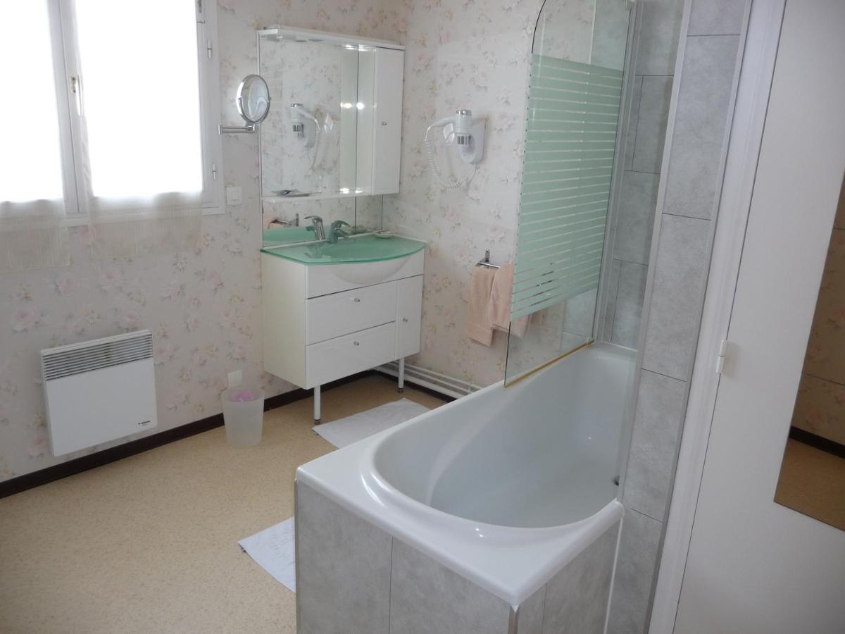 Hotel Du Haut Marais Saint-Marcel  ภายนอก รูปภาพ