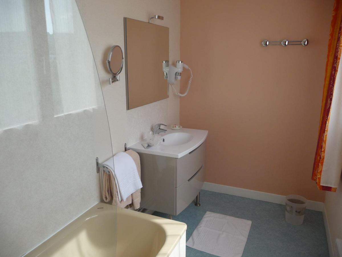 Hotel Du Haut Marais Saint-Marcel  ภายนอก รูปภาพ